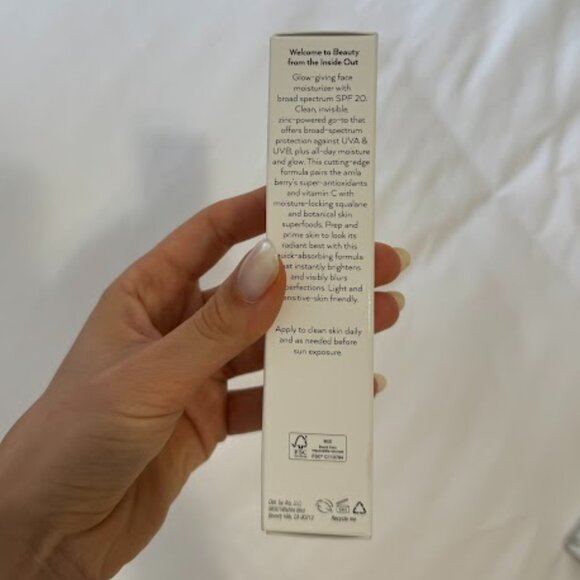 Alo Glow System - Daily SPF Face Moisturizer - Picture 3 of 4